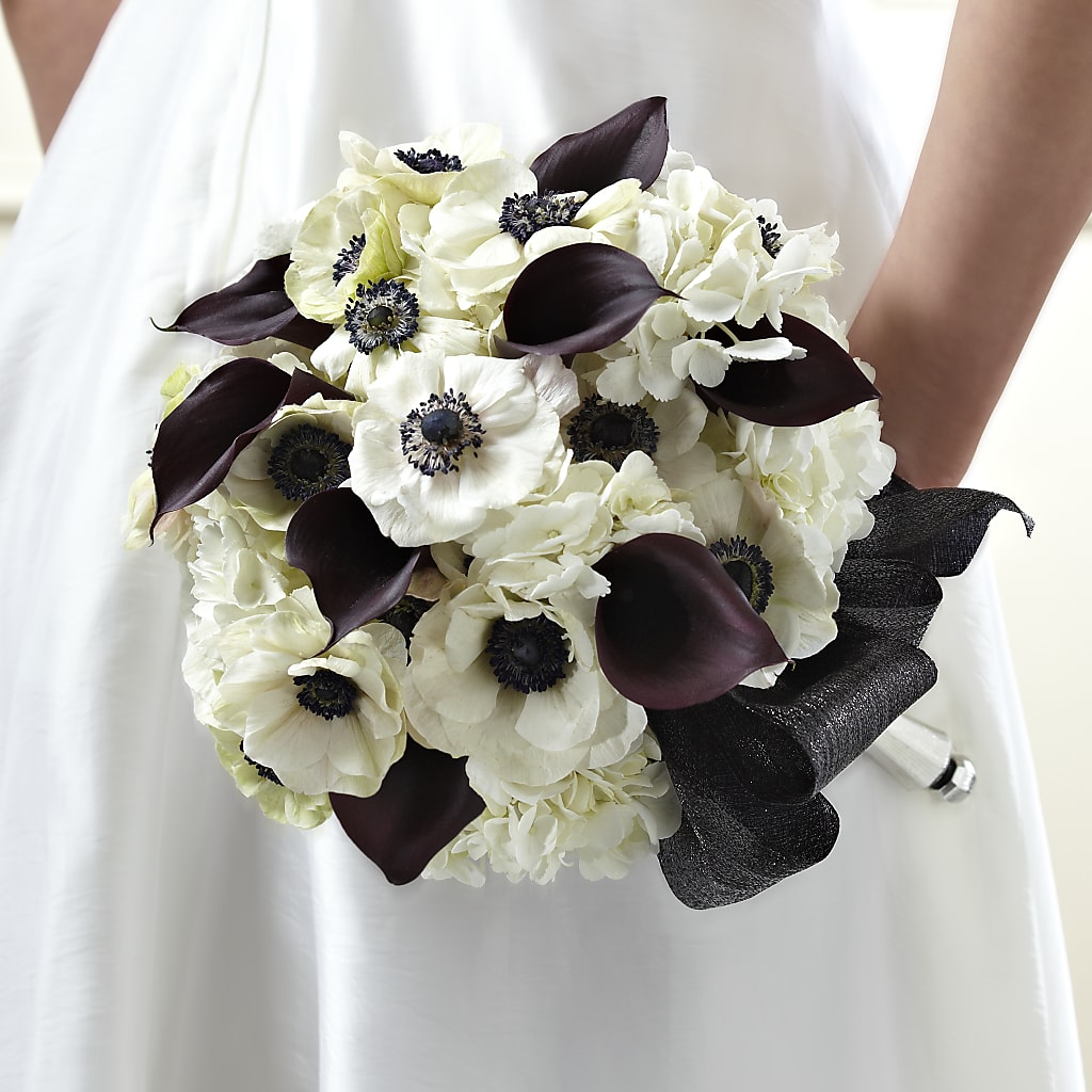 To Have and To Hold Bouquet – Rhonda Wolke Designs, Ottawa OH