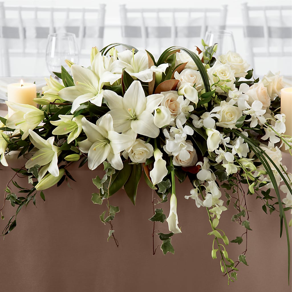 White Linen Arrangement – Rhonda Wolke Designs, Ottawa OH