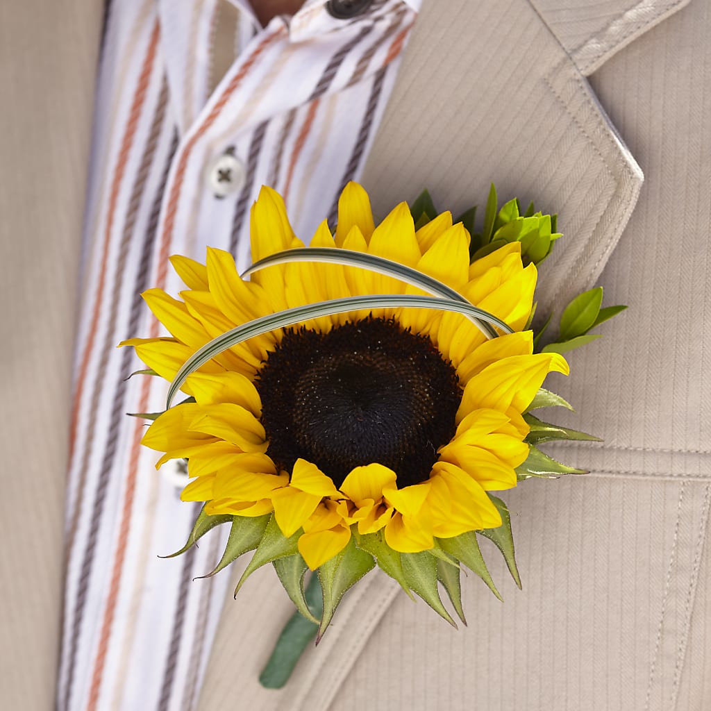 Free Spirit Boutonniere – Rhonda Wolke Designs, Ottawa OH